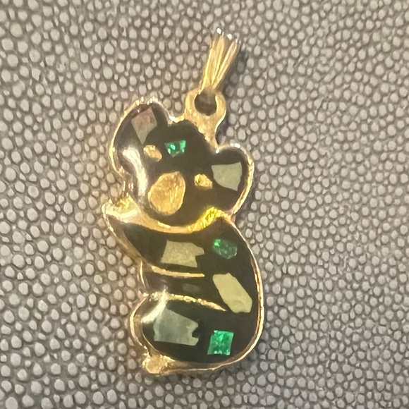 ⭐️VTG Gold Tone Black Enamel Koala Bear Charm With Embedded Australian Opal - Picture 8 of 13